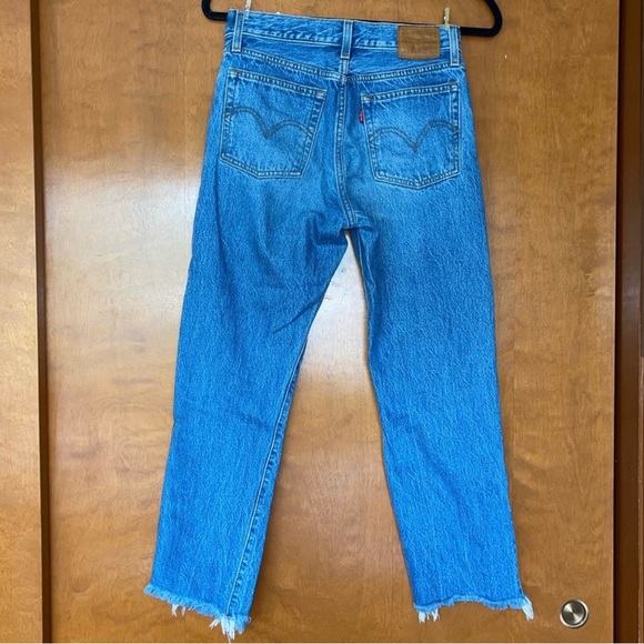 Levi’s Wedgie Straight size 25, blue with knee rips - Picture 2 of 4